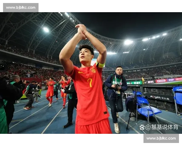 终场绝杀瞬间激燃全场激情展现体育精神与不屈斗志 终场绝杀瞬间激燃全场激情展现体育精神与不屈斗志